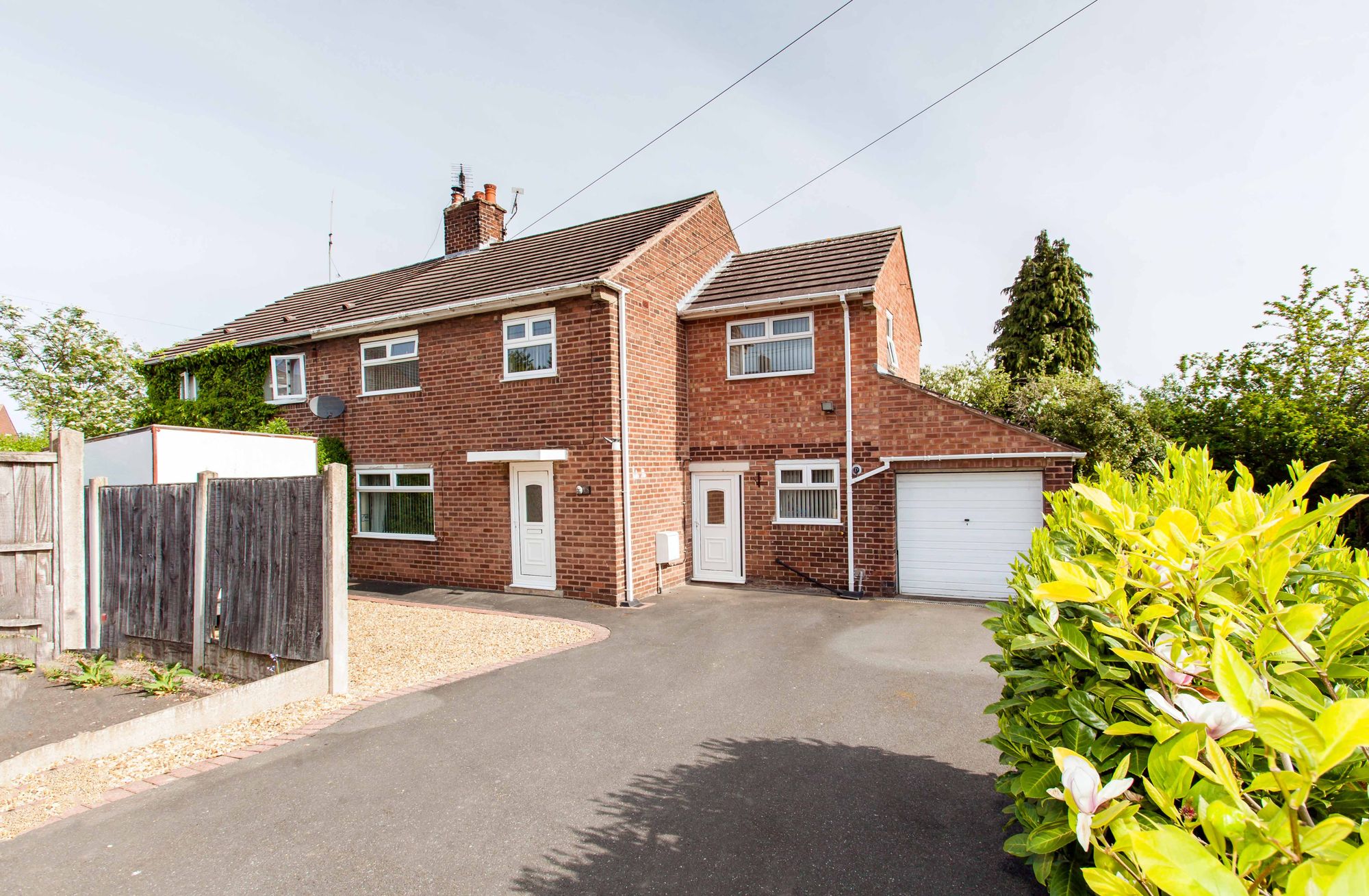 St. Lawrence Avenue, Bolsover, S44
