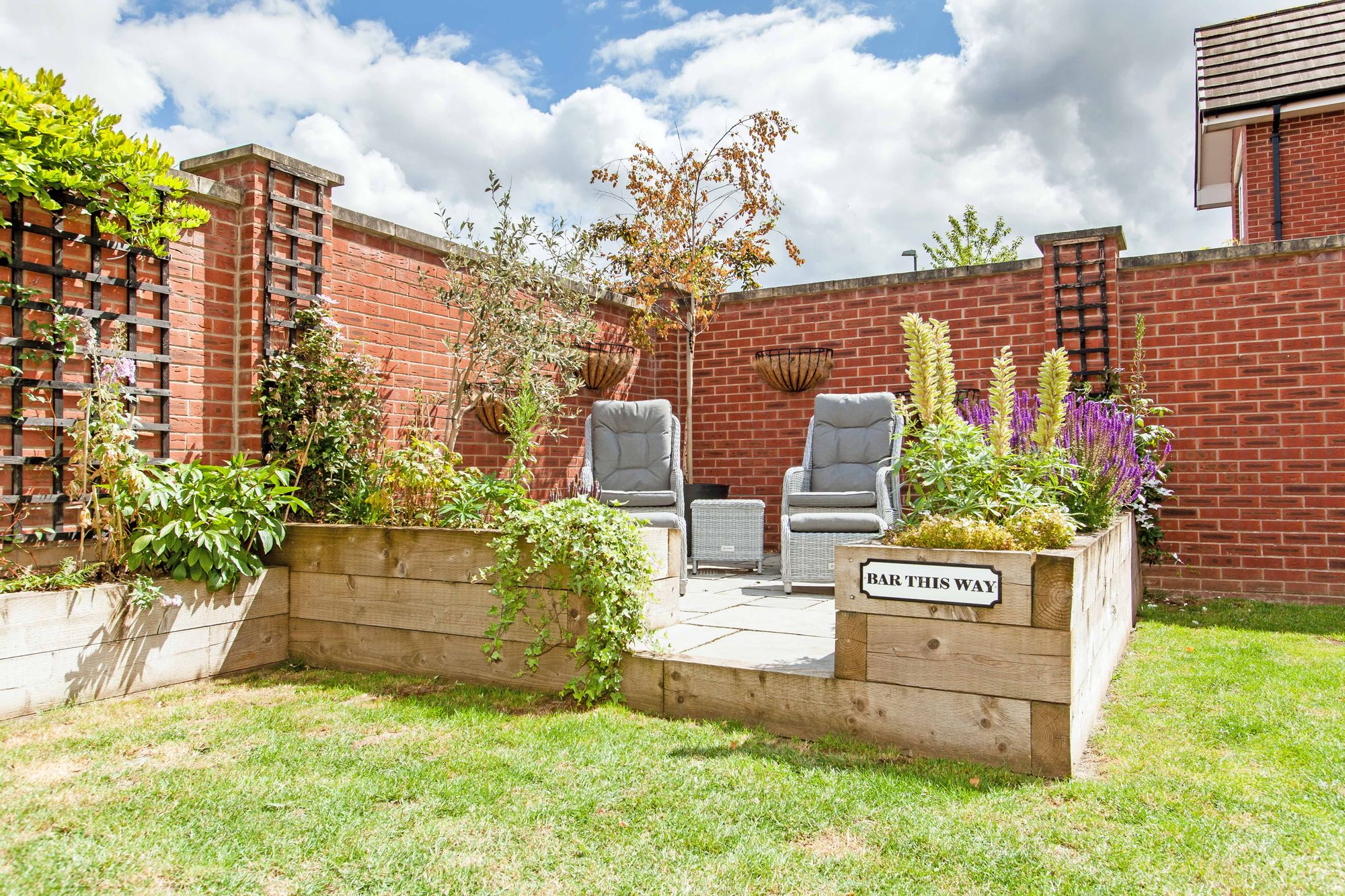 26HawkeBrookClose4.jpg