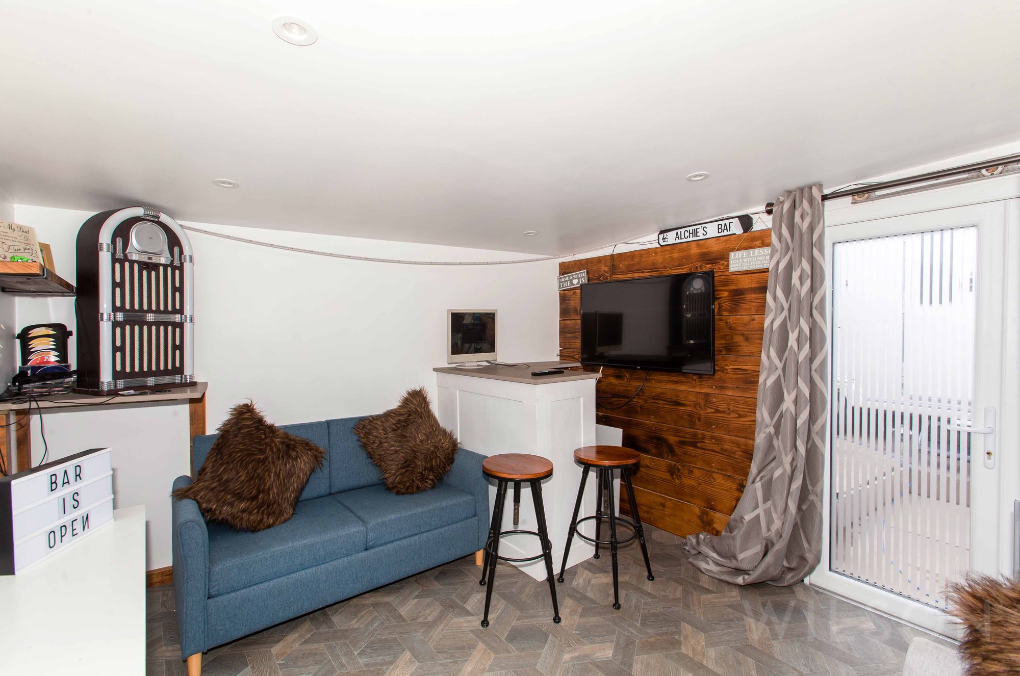 10SuttonHallRoad8.jpg