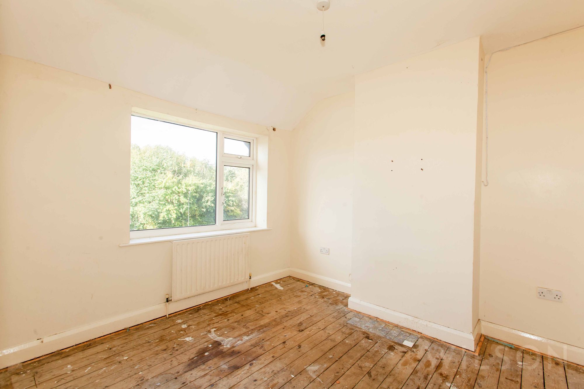 42WoodhouseLane8.jpg